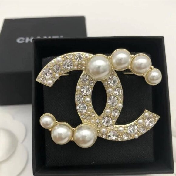 Chanel gold brooch - Picture 4 of 8